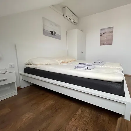 City Apartman *