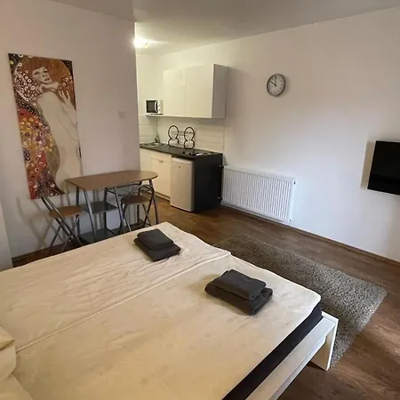 City Apartman * Balatonföldvár
