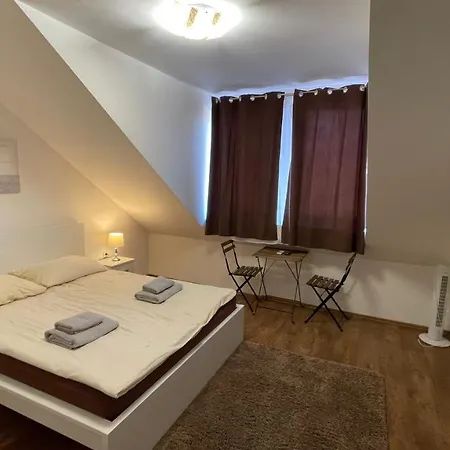 CITY Apartmanház Balatonföldvár